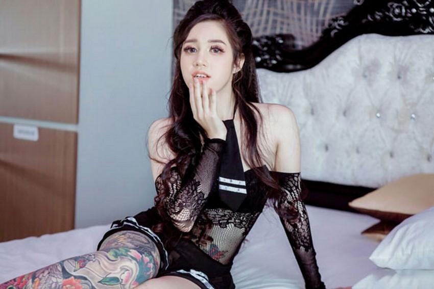 phim sex mỹ gay Chuốc say cô bạn thân rồi đè cô ra móc lồn